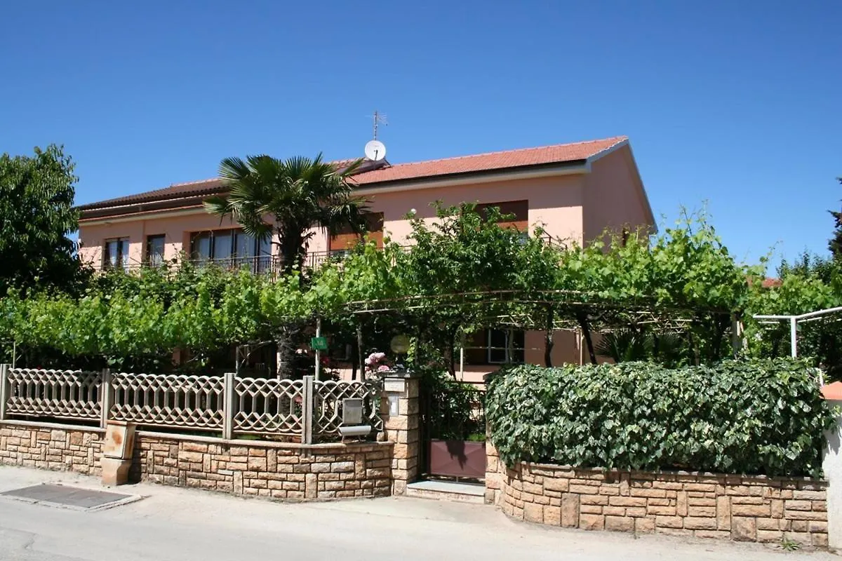 Apartment Ines Pula 0*,