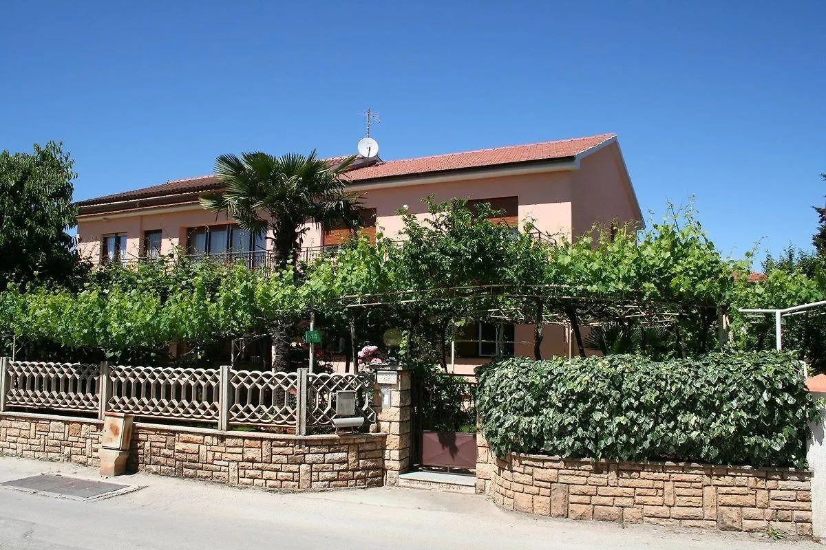 Apartment Ines Pula 0*,